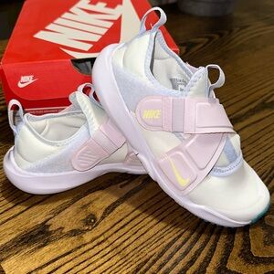 NIB Girls Nike Flex Advance Tennis Shoes